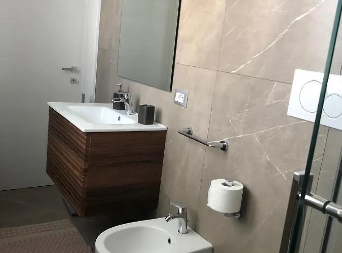 Josephine Holidays * ليتشي