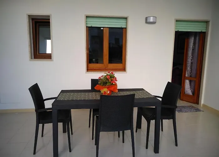 Josephine Holidays ليتشي