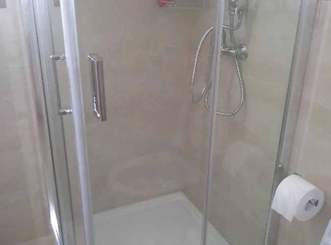 Josephine Holidays ليتشي